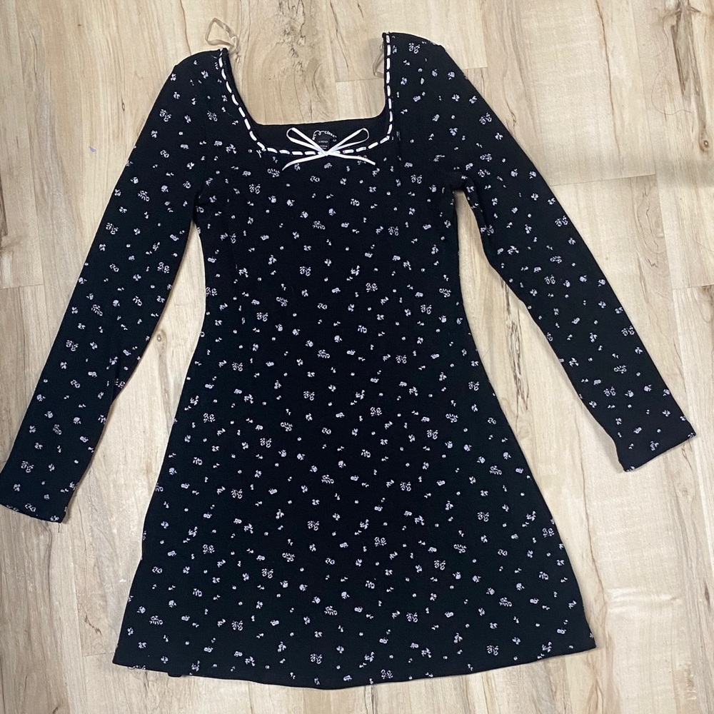 Art Class Black Dress with White Floral Pattern